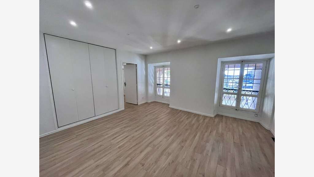A louer bureaux lumineux de 110m² à Nice le port
