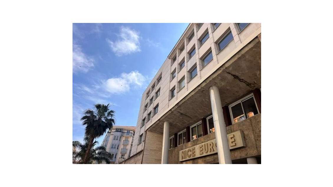 A louer bureaux de 73m² poss pkg à Nice Pastorelli