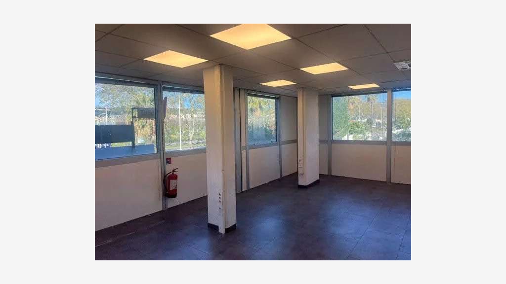 A louer bureaux de 230m² à Nice prox tram