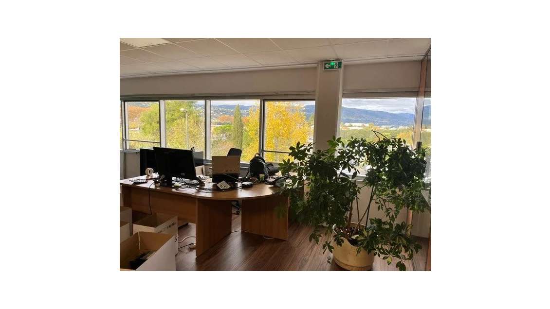 A LOUER - BUREAUX 168M2 - POSS PKG - NICE av. Sim