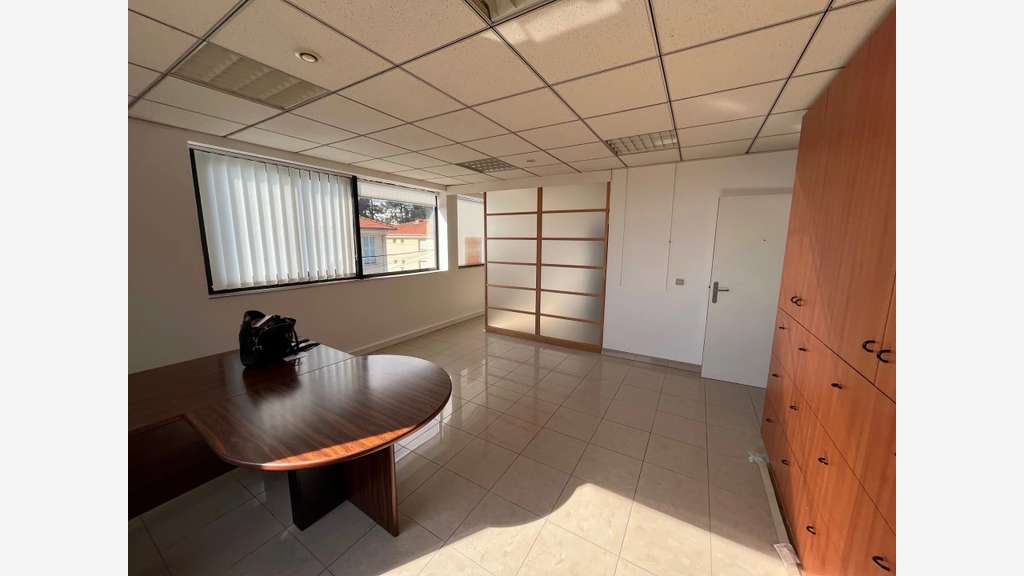 A louer bureaux 70m² + 4 parkings à Nice Lanterne