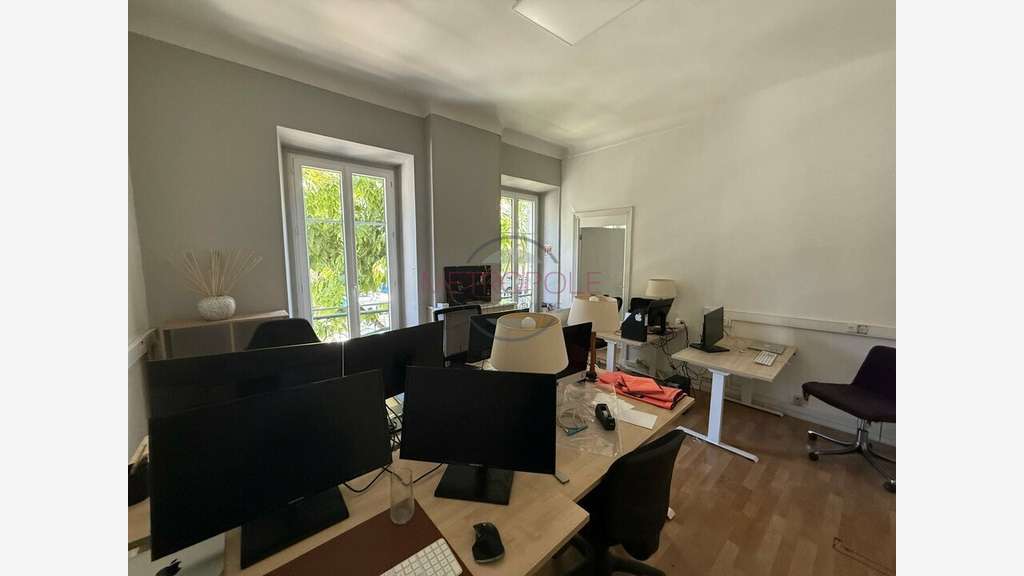 Local professionnel de 170m² à louer à Nice centre