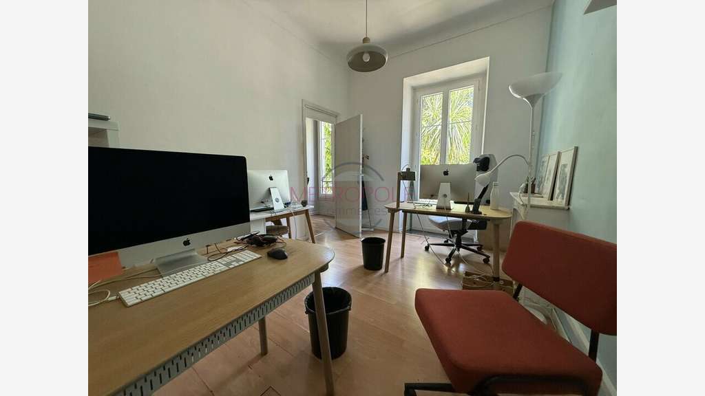 Local professionnel de 170m² à louer à Nice centre