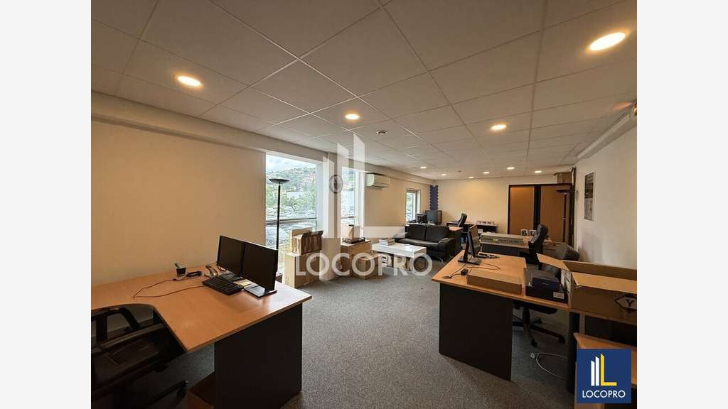 A louer bureaux rénovés 90m² Nice La Plaine