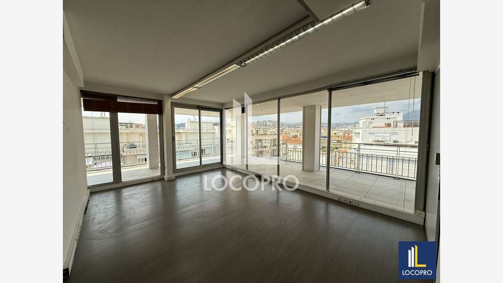 Loue bureaux 325m² avec terrasse à Nice Carré d'Or