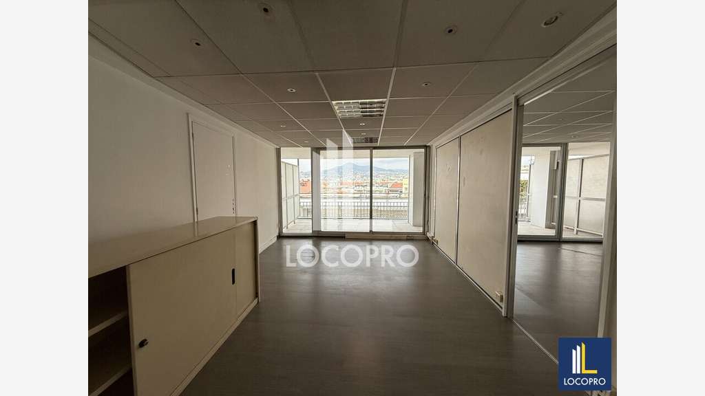 Loue bureaux 325m² avec terrasse à Nice Carré d'Or
