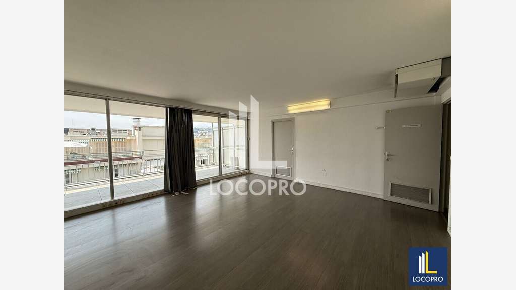 Loue bureaux 325m² avec terrasse à Nice Carré d'Or