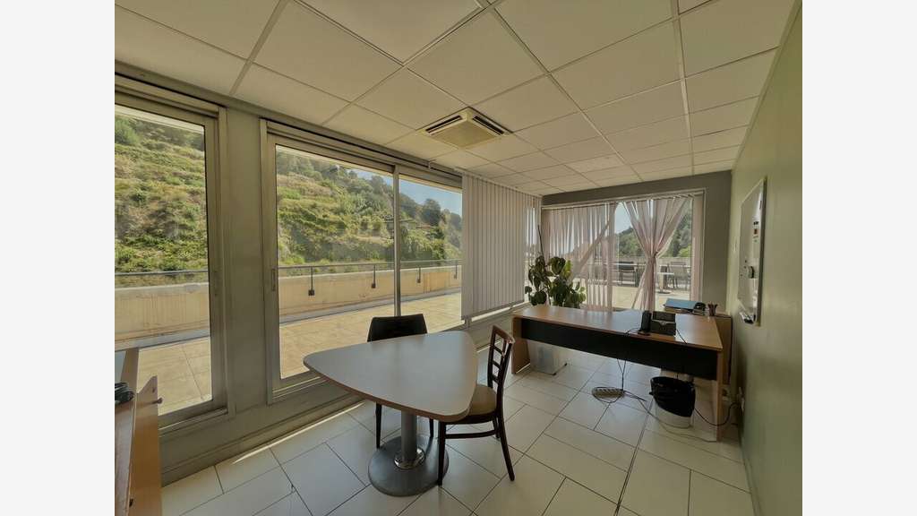 A louer bureaux 437m² à Nice Canta Galet