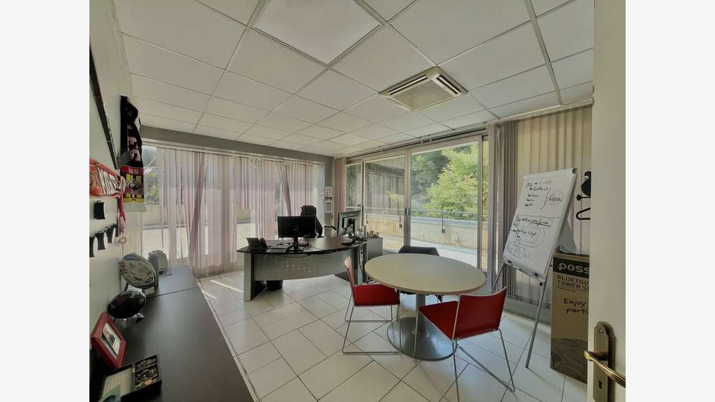 A louer bureaux 437m² à Nice Canta Galet