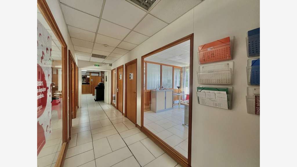 A louer bureaux 437m² à Nice Canta Galet