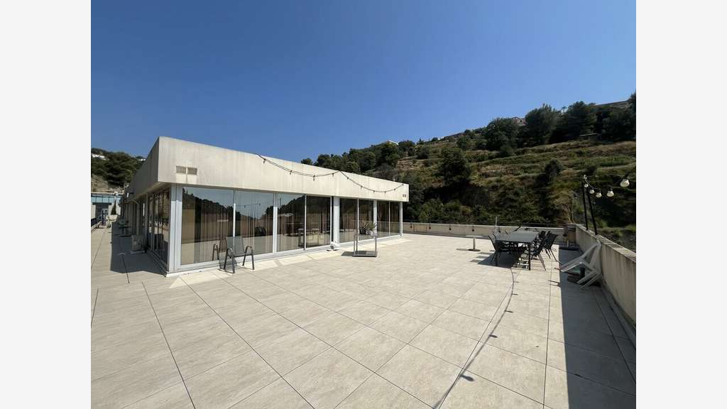 A louer bureaux 437m² à Nice Canta Galet