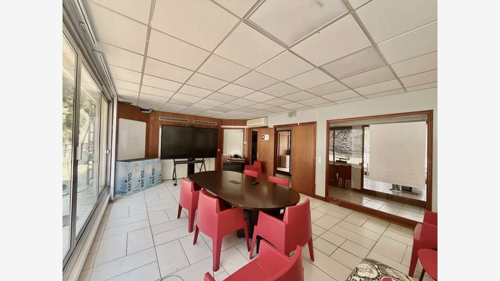 A louer bureaux 437m² à Nice Canta Galet