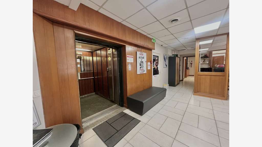 A louer bureaux 437m² à Nice Canta Galet