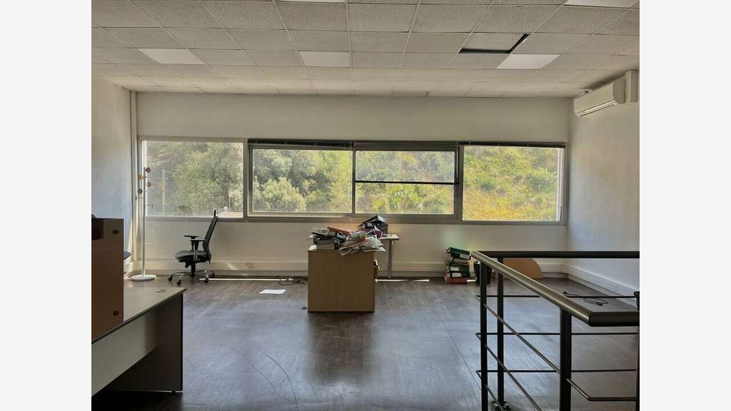 A louer bureaux en duplex 170m² à Nice Canta Galet