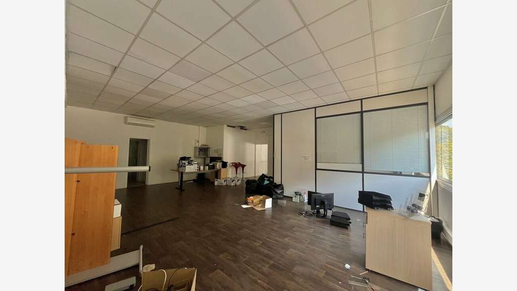 A louer bureaux en duplex 170m² à Nice Canta Galet