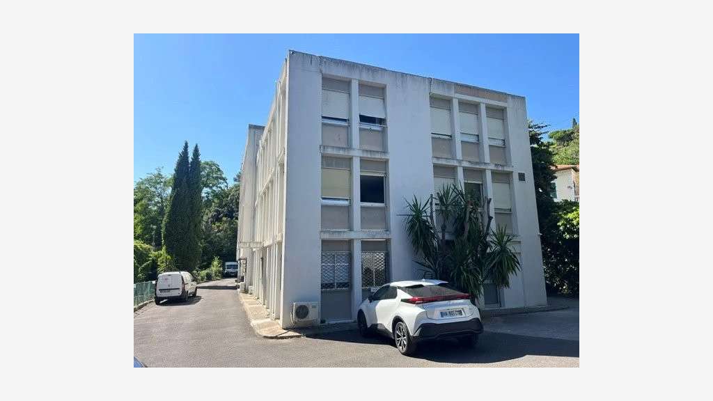 A LOUER - BUREAUX 110M2 + 3 PKG POSS - NICE BAS