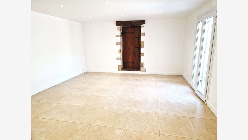 A louer bureaux 95m² avec terrain 1400m² à Nice