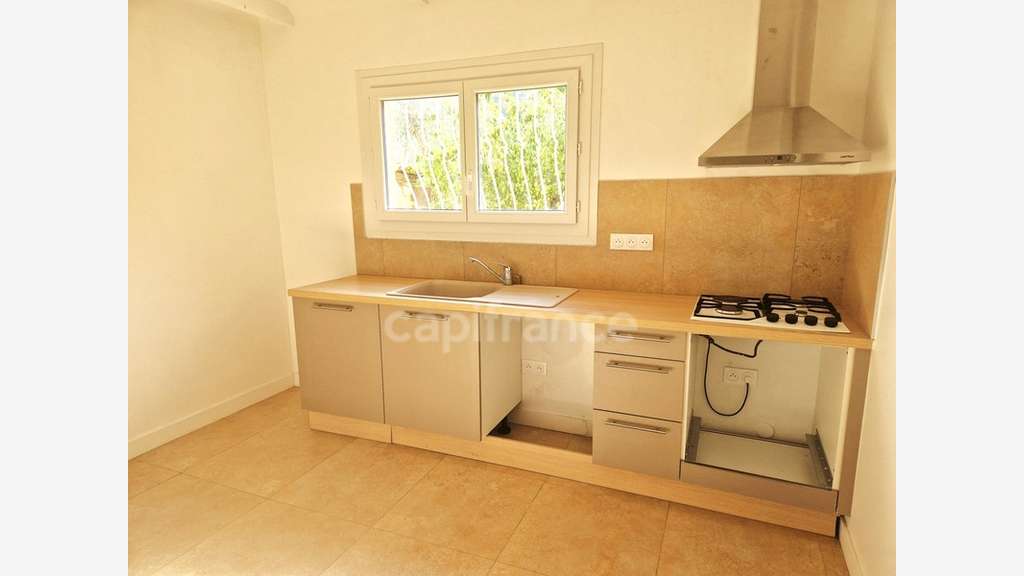 A louer bureaux 95m² avec terrain 1400m² à Nice