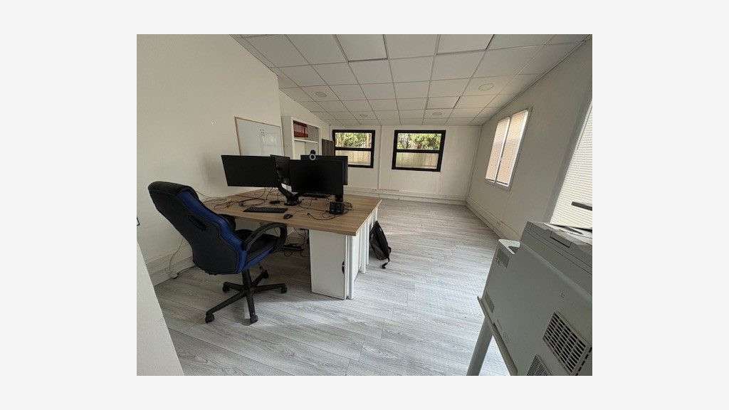 À louer bureaux 40m² en très bon état Caissargues