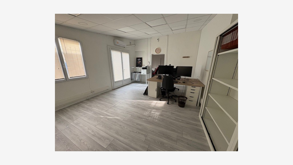 À louer bureaux 40m² en très bon état Caissargues