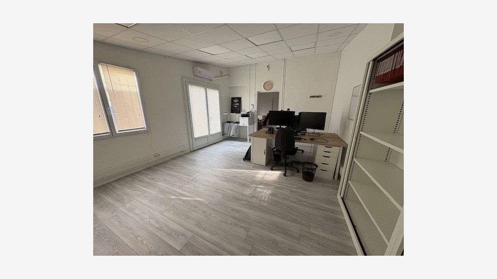 À louer bureaux 40m² en très bon état Caissargues