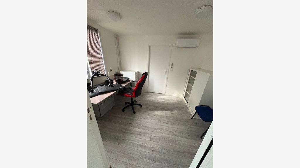 À louer bureaux 40m² en très bon état Caissargues