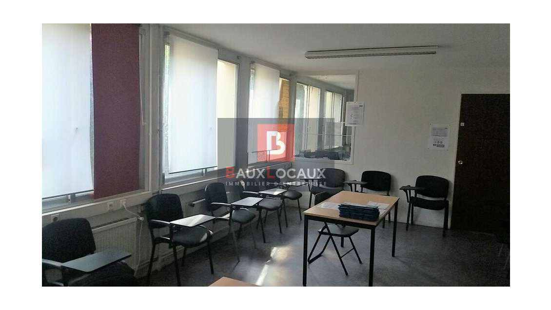 A louer bureaux en R+1 et entresol à Nîmes