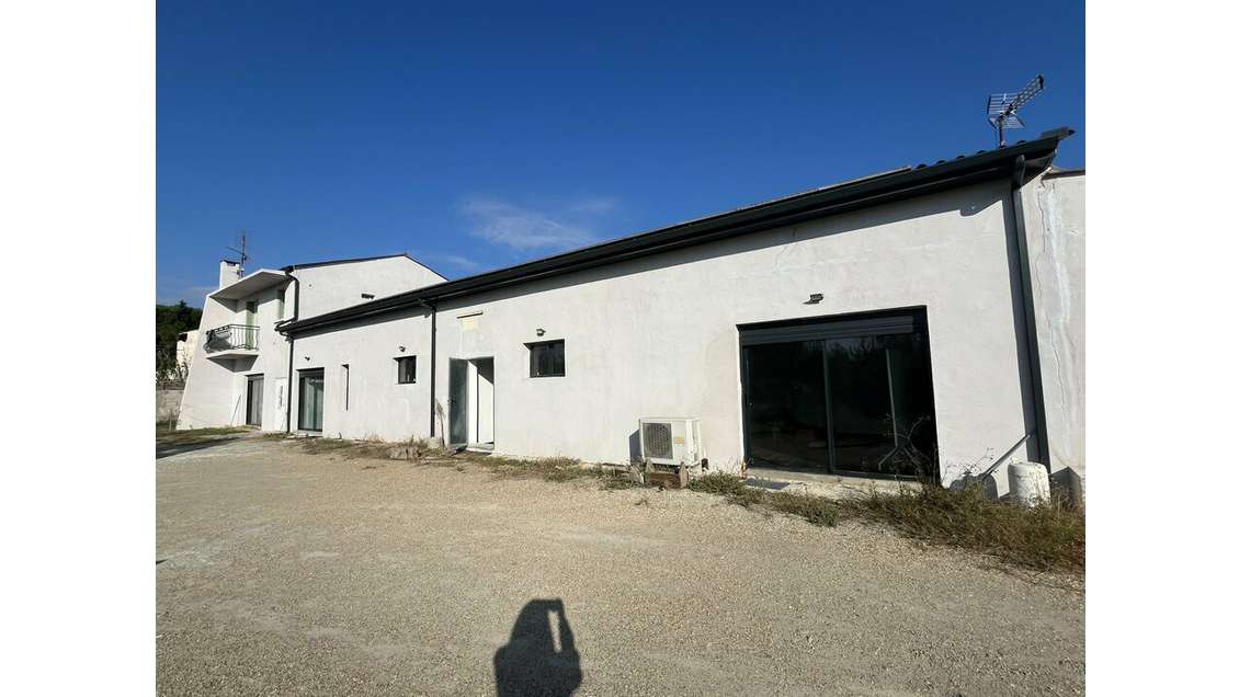 Bureaux 160m² à louer sortie autoroute Nîmes Ouest