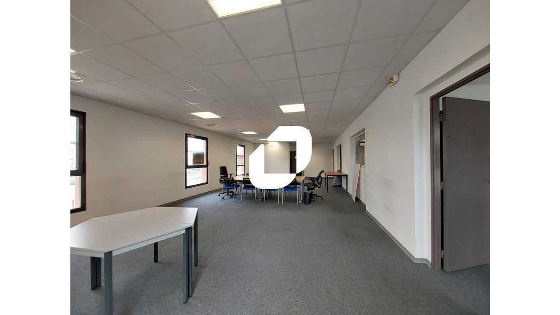 A louer Bureaux 664m² Nimes