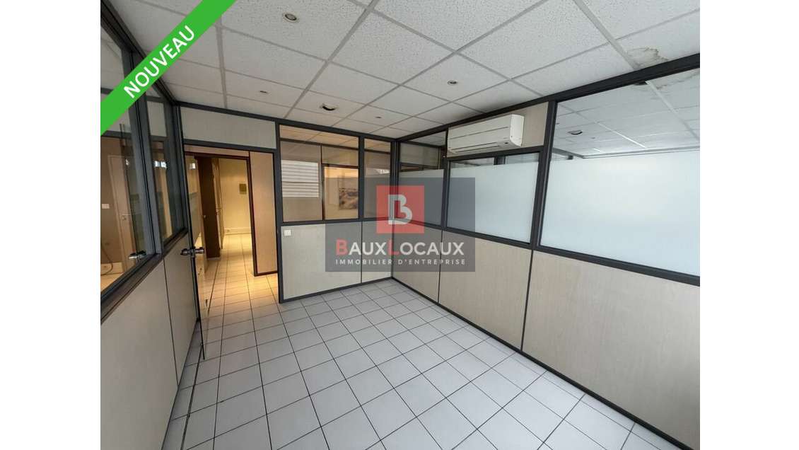 Bureaux de 155m² à louer au 1er étage à Nîmes