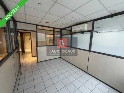 Bureaux de 155m² à louer au 1er étage à Nîmes