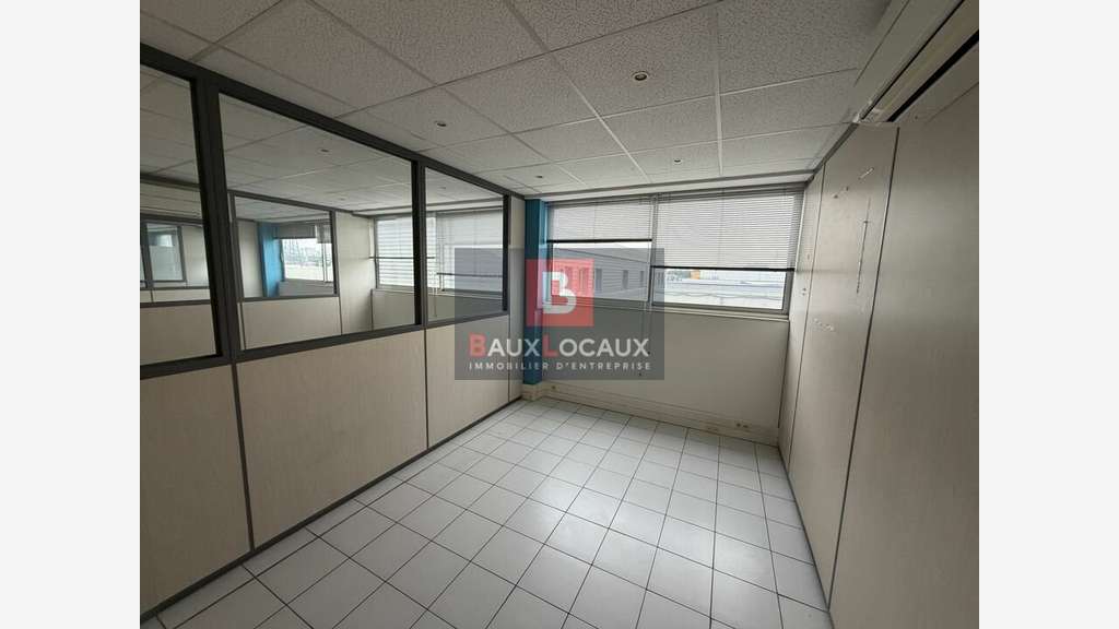 Bureaux de 155m² à louer au 1er étage à Nîmes