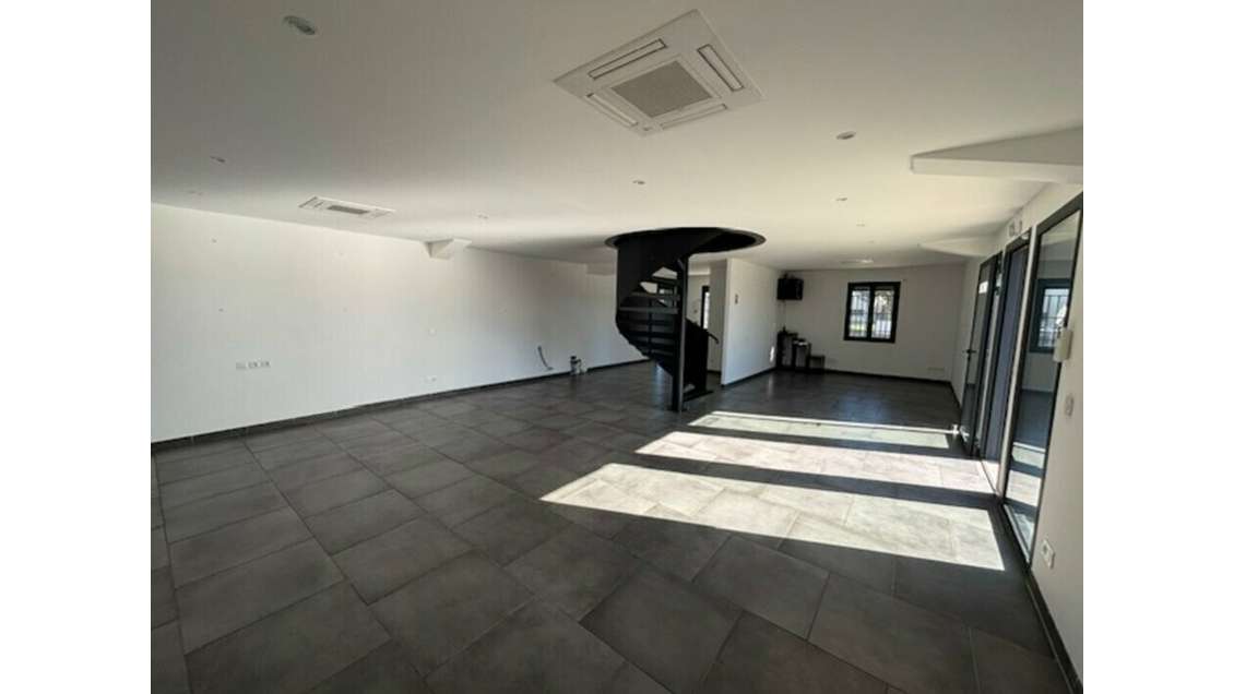 NÎMES - BUREAUX à louer