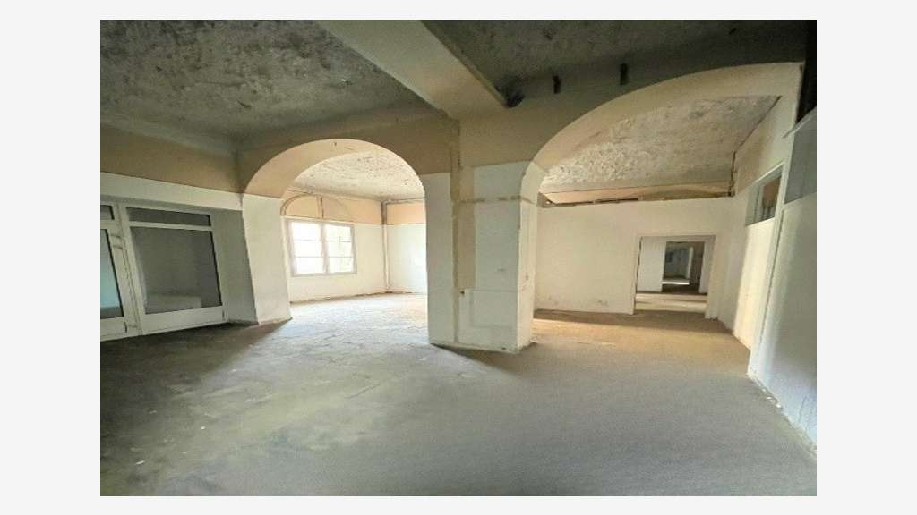 Bureaux à partir de 118 m² à louer à Nîmes 