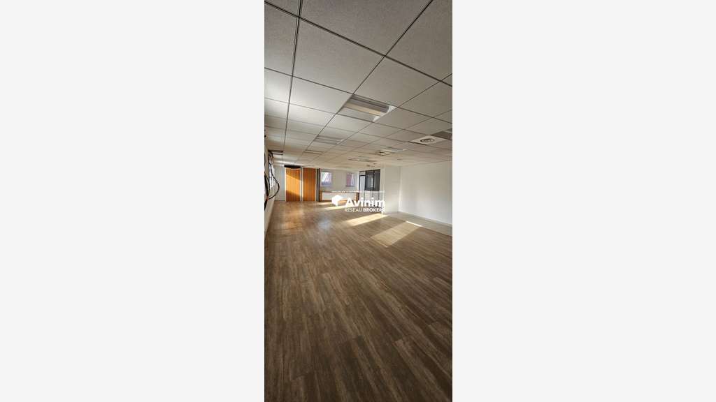 Local 90m² Médical/Tertiaire à louer à Nîmes