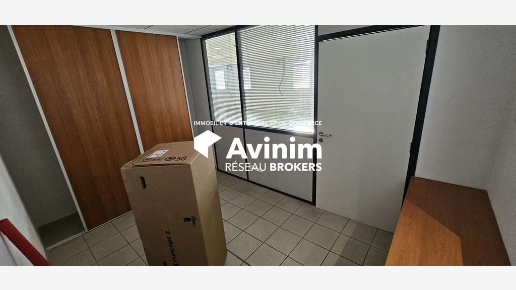 Local 90m² Médical/Tertiaire à louer à Nîmes