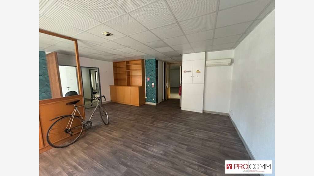 Bureaux 180m² à louer à Nîmes 