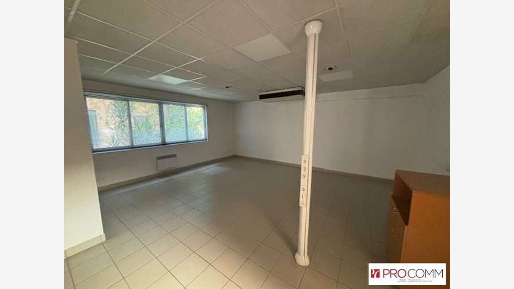Bureaux 180m² à louer à Nîmes 