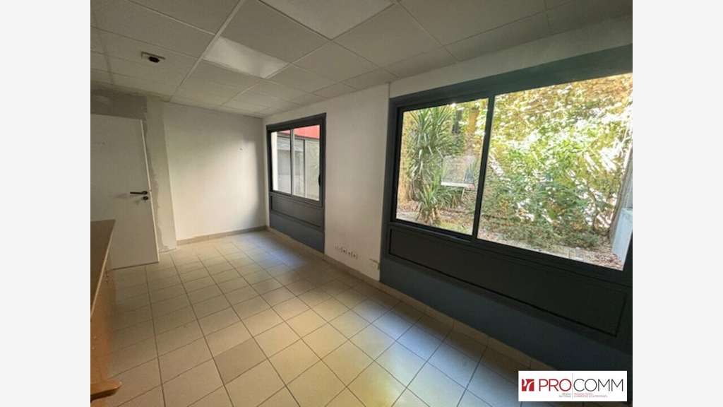 Bureaux 180m² à louer à Nîmes 