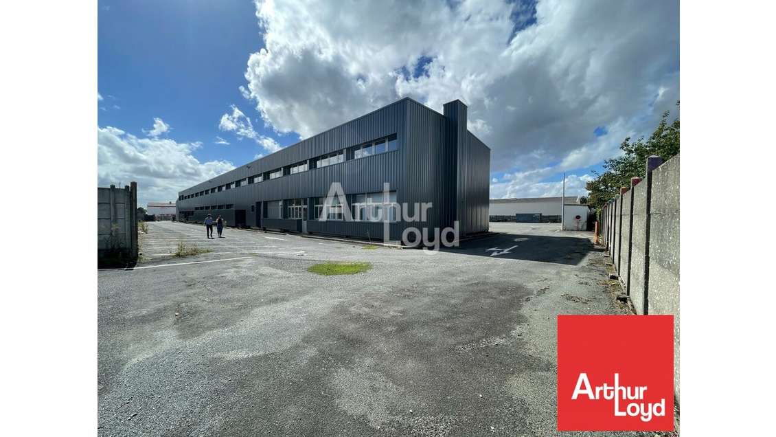 Bureaux 1350m² à louer à Niort St Liguaire
