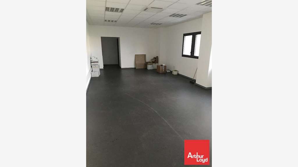 Local polyvalent 51m² à louer à Niort