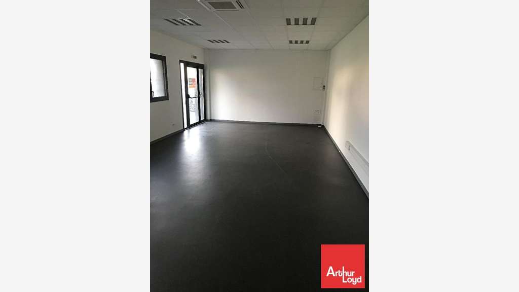 Local polyvalent 51m² à louer à Niort