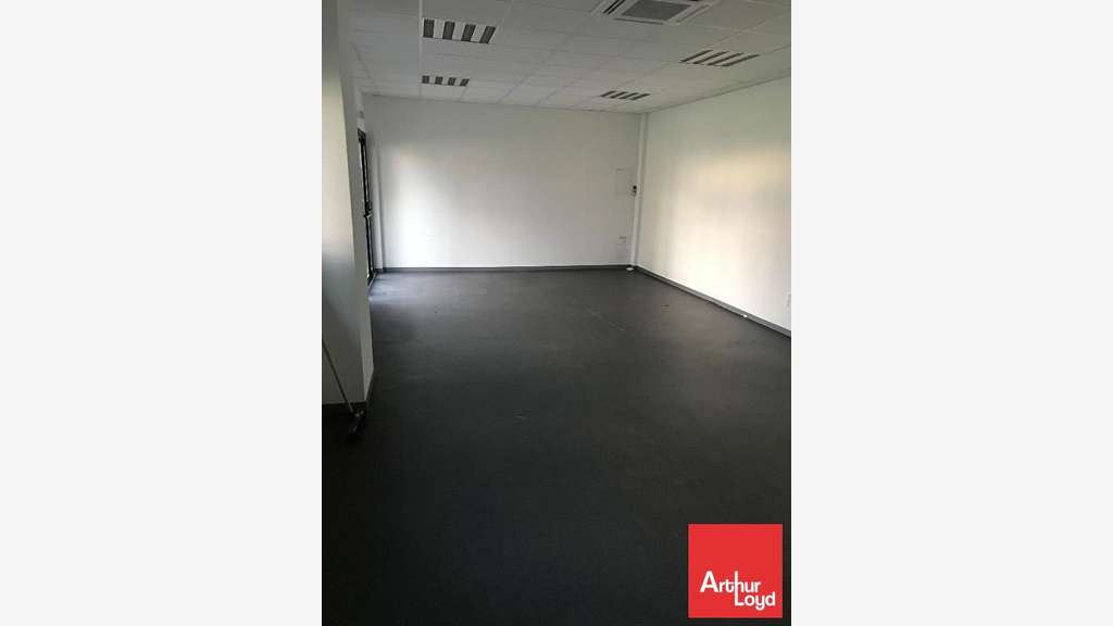 Local polyvalent 51m² à louer à Niort