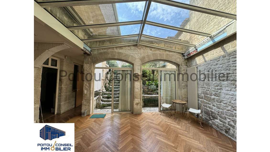 Location local commercial 100m² Niort centre