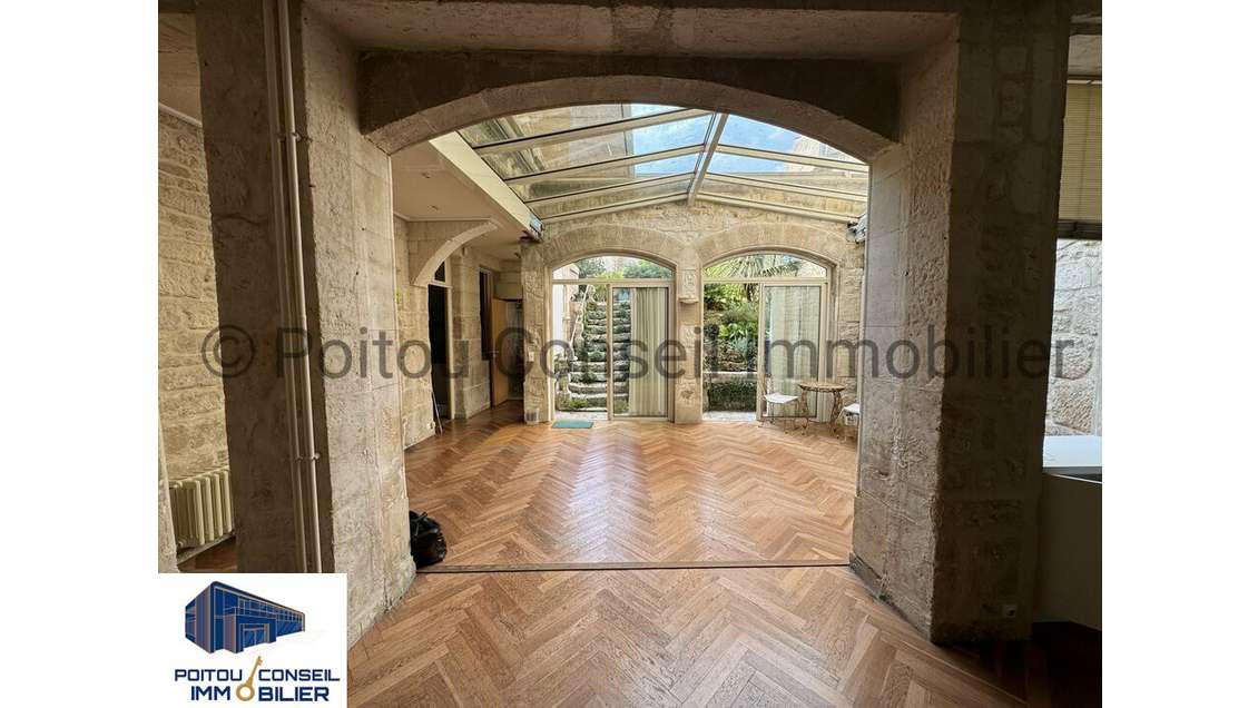 Location local commercial 100m² Niort centre