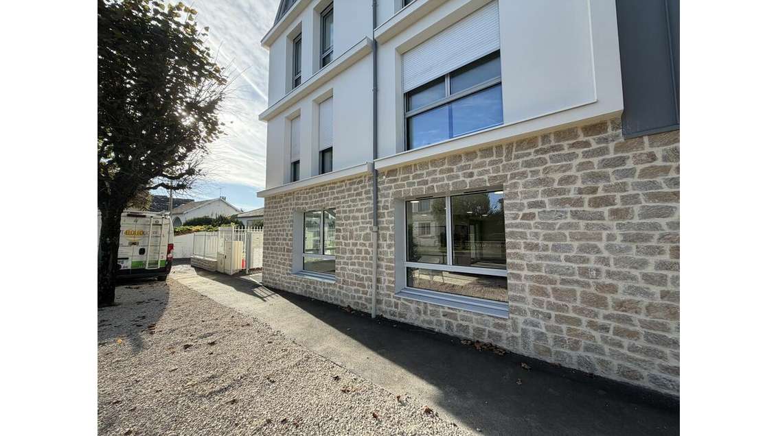 Bureau lumineux 25m² à louer à Niort