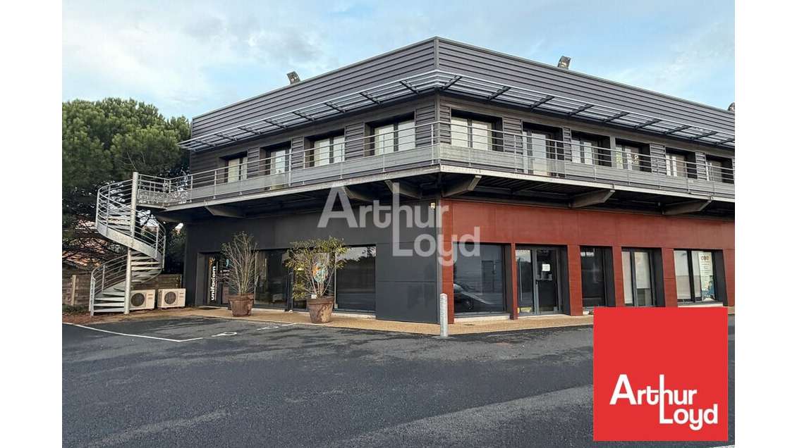 Opportunité rare bureaux 146m² R+1 empl N°1 Niort