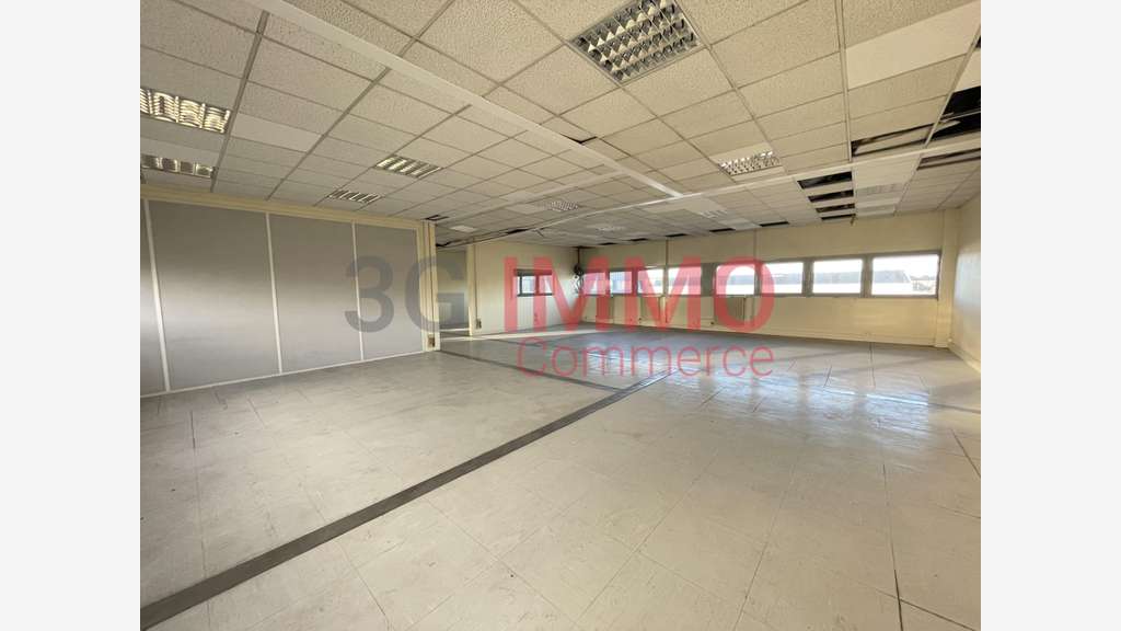 A louer bureaux 1002m² zone industrielle de Niort