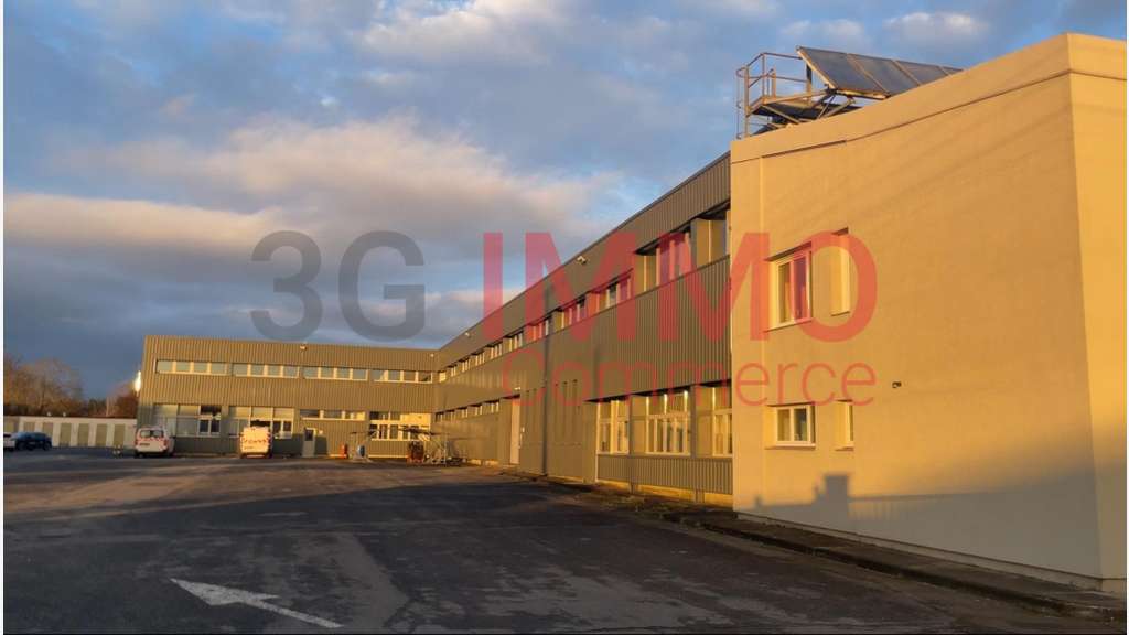 A louer bureaux 1002m² zone industrielle de Niort