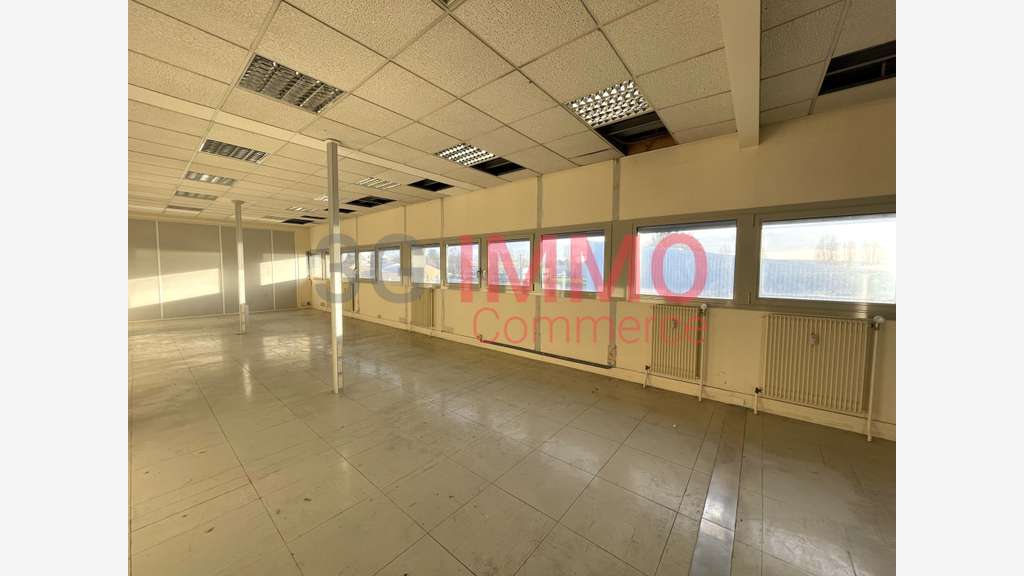 A louer bureaux 1002m² zone industrielle de Niort